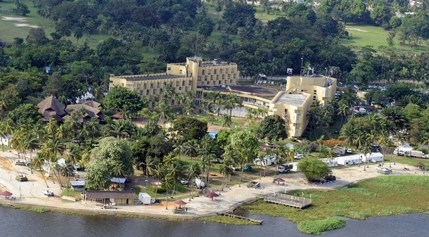 Abidjan: levée du blocus de l`hôtel du Golf, base de Ouattara (ONUCI)
